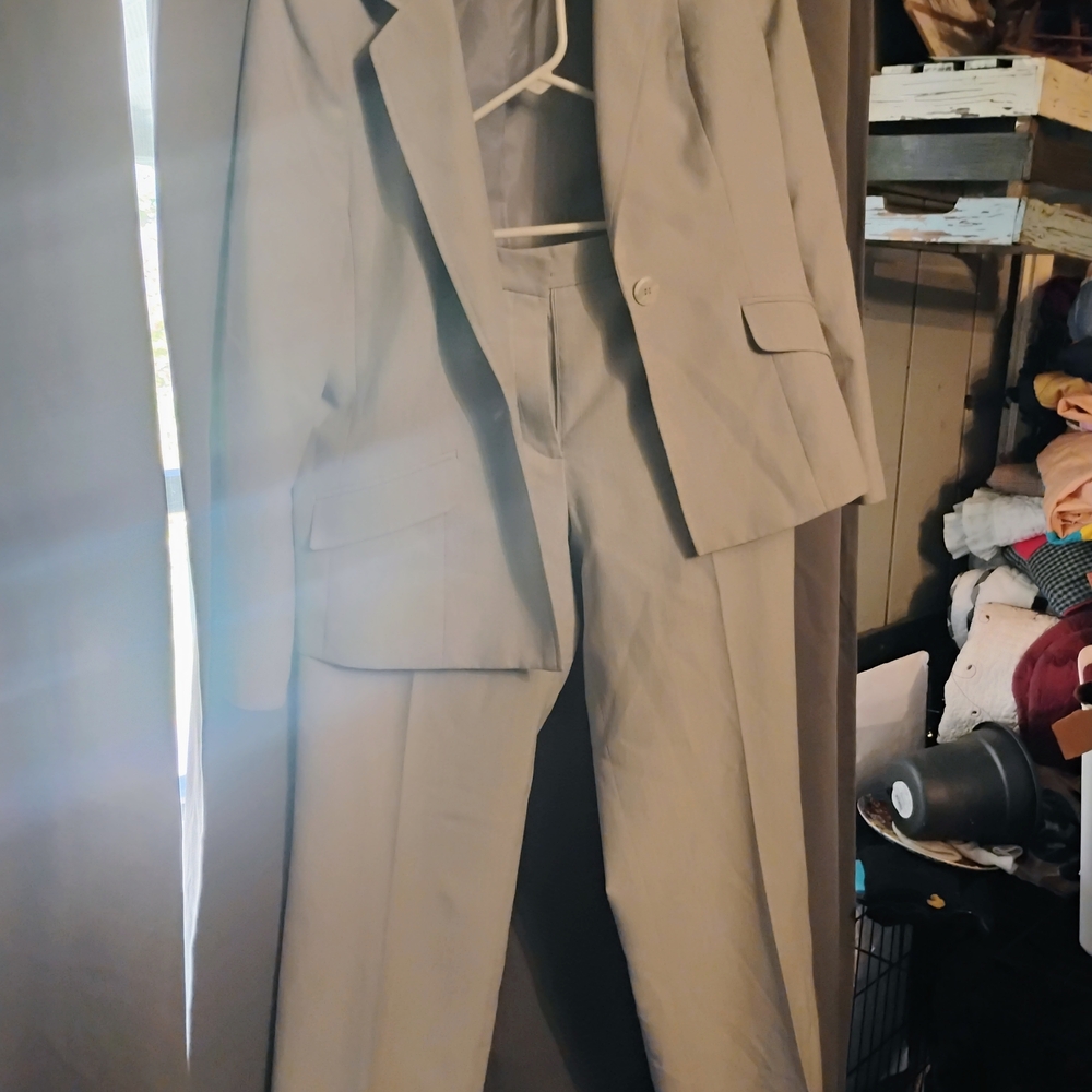 Elegant Women's Suit in Light Gray